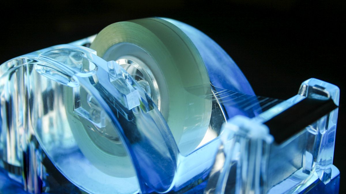 chinese-physicists-uncover-the-science-behind-the-screech-of-transparent-tape